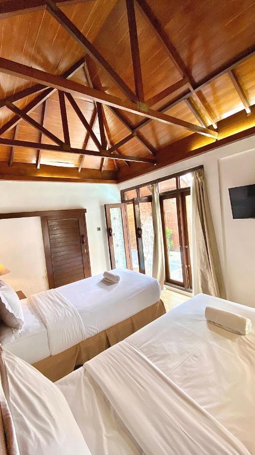 Chrome Hotel & Resort Solo Colomadu Luaran gambar