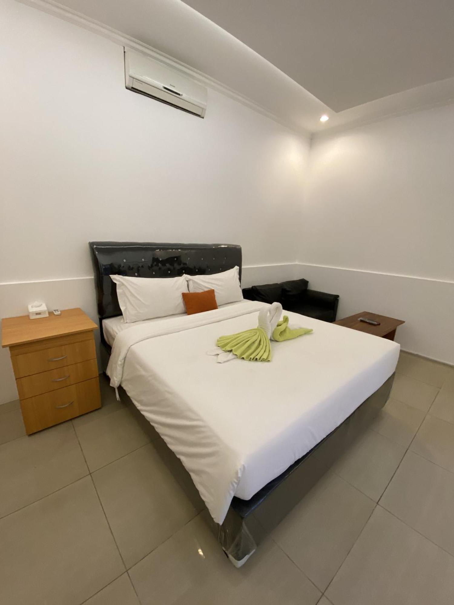 Chrome Hotel & Resort Solo Colomadu Luaran gambar