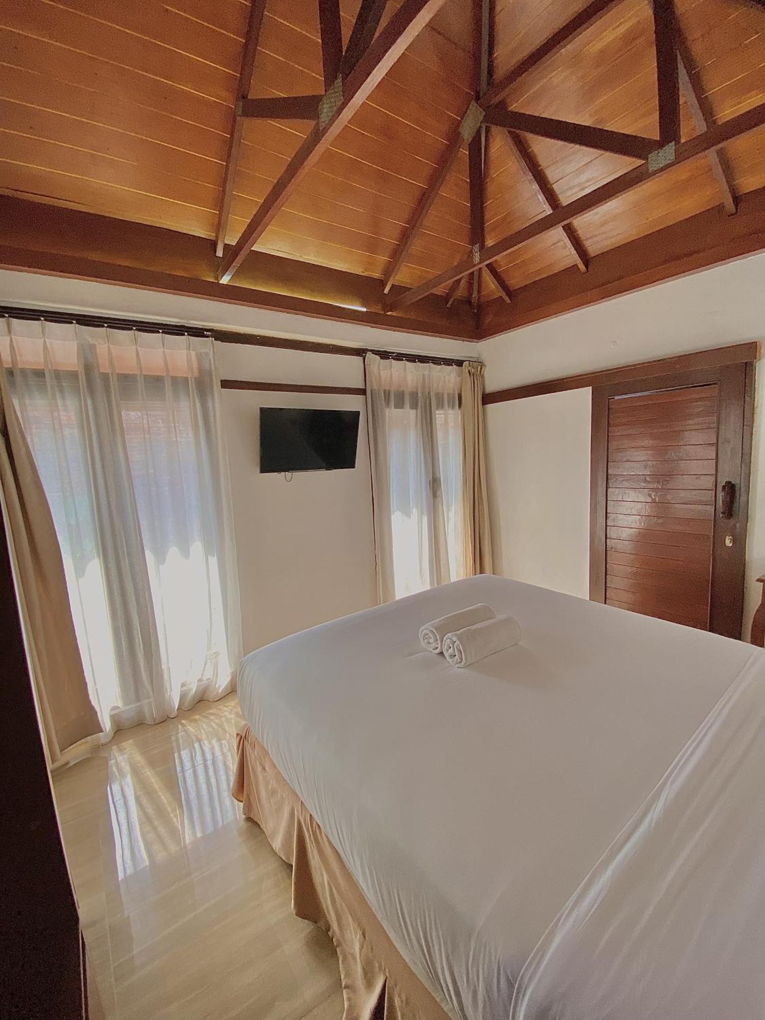 Chrome Hotel & Resort Solo Colomadu Luaran gambar