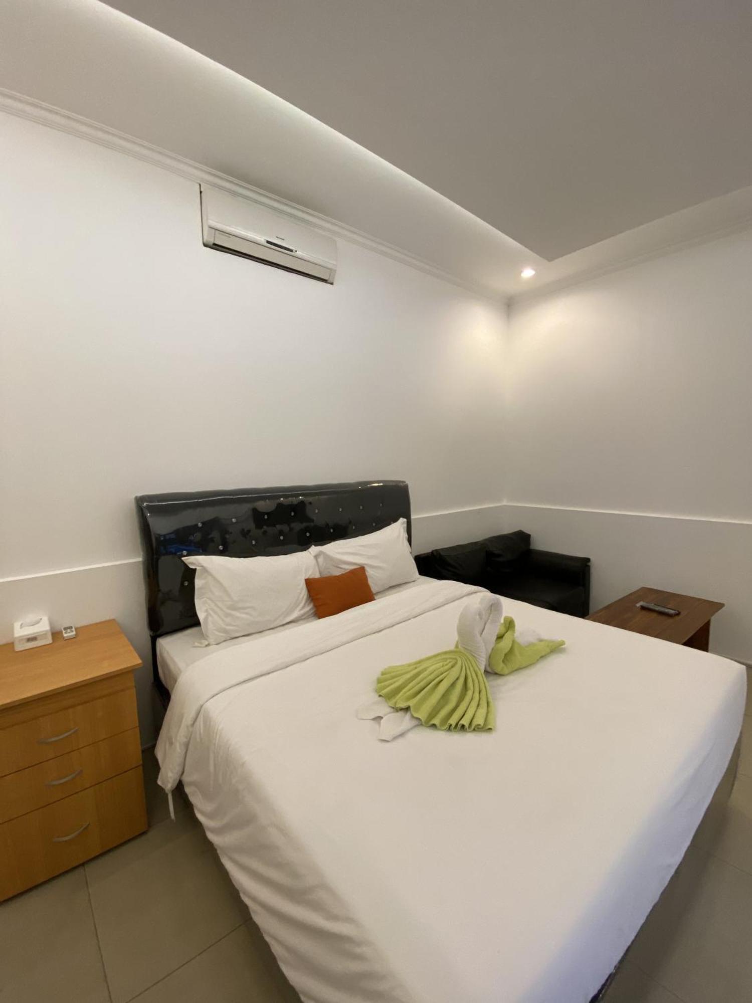 Chrome Hotel & Resort Solo Colomadu Luaran gambar